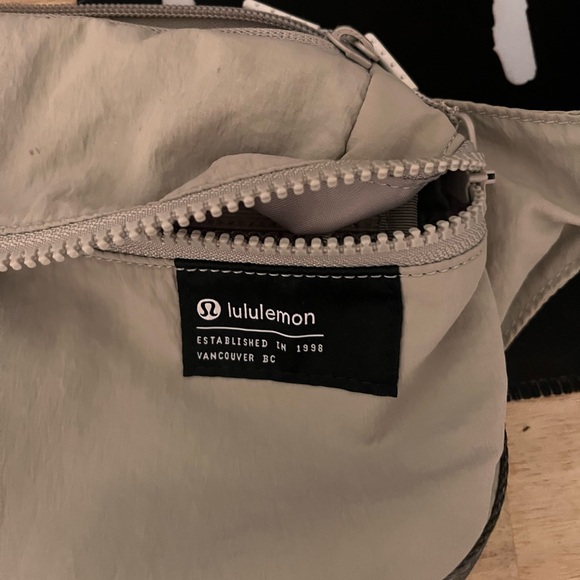 Lululemon belt bag - Picture 2 of 7